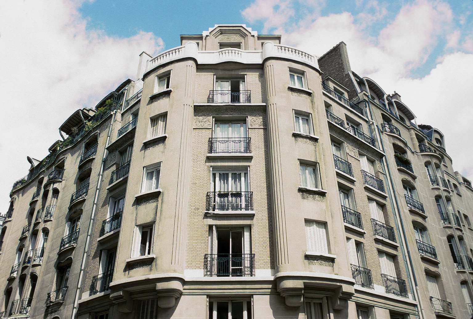 Apartment Complex rue La Fontaine