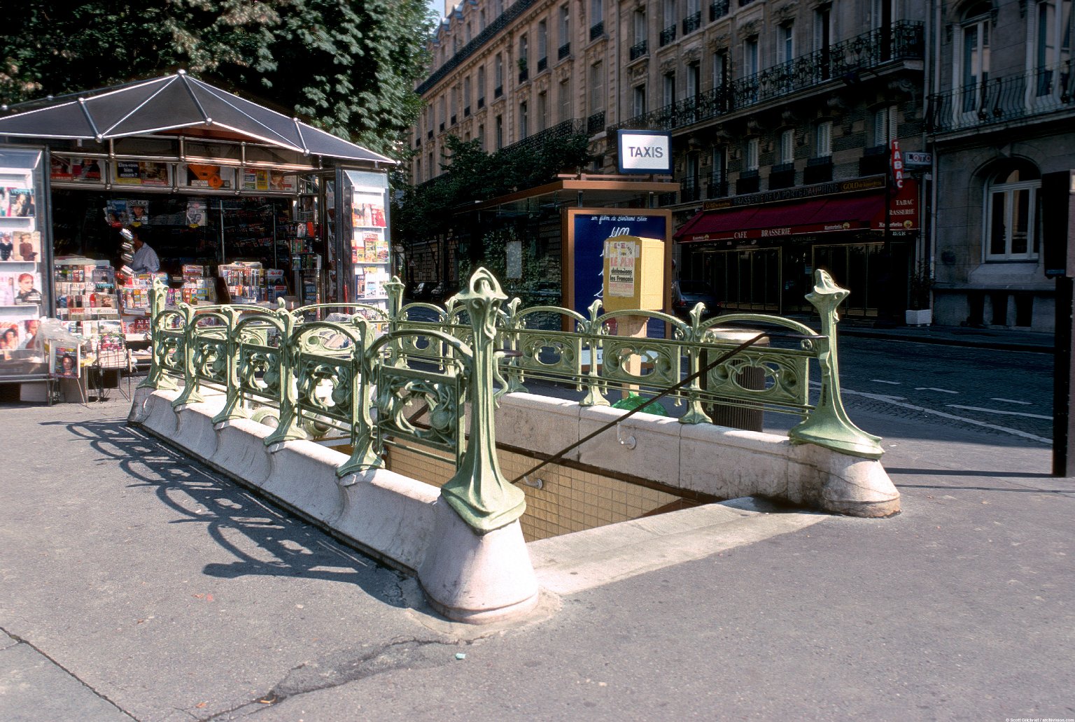 Paris Metro Shelter (Entrance) Type A; Colonel Fabien Station