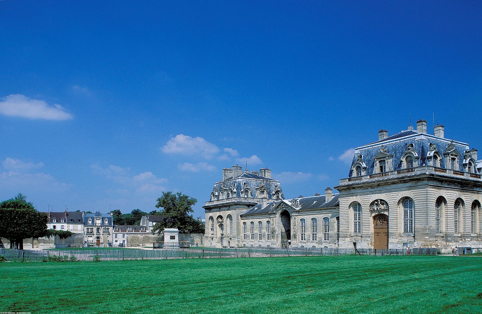 Château de Chantilly; Great Stables