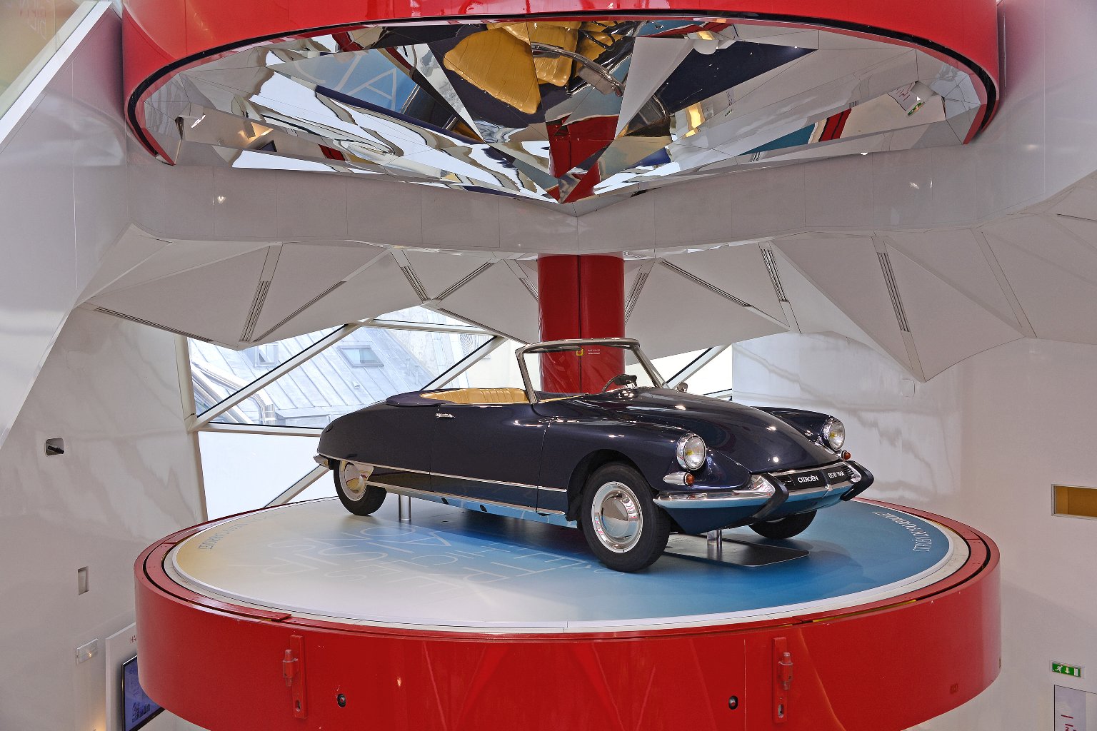 C42: Citroën Showroom